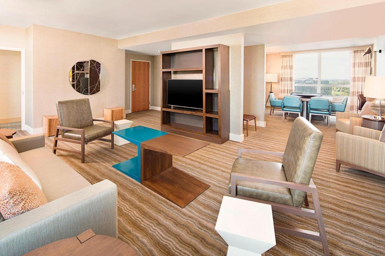 The Westin Chicago North Shore 4*