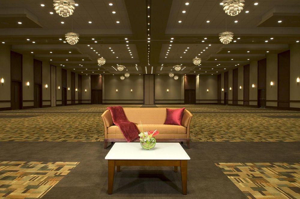 The Westin Chicago North Shore Hotel 4*